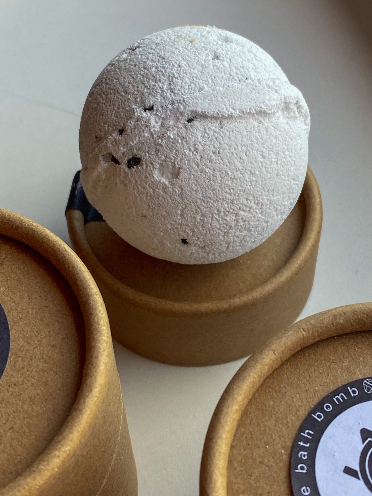 Vonios bomba su dovana viduje