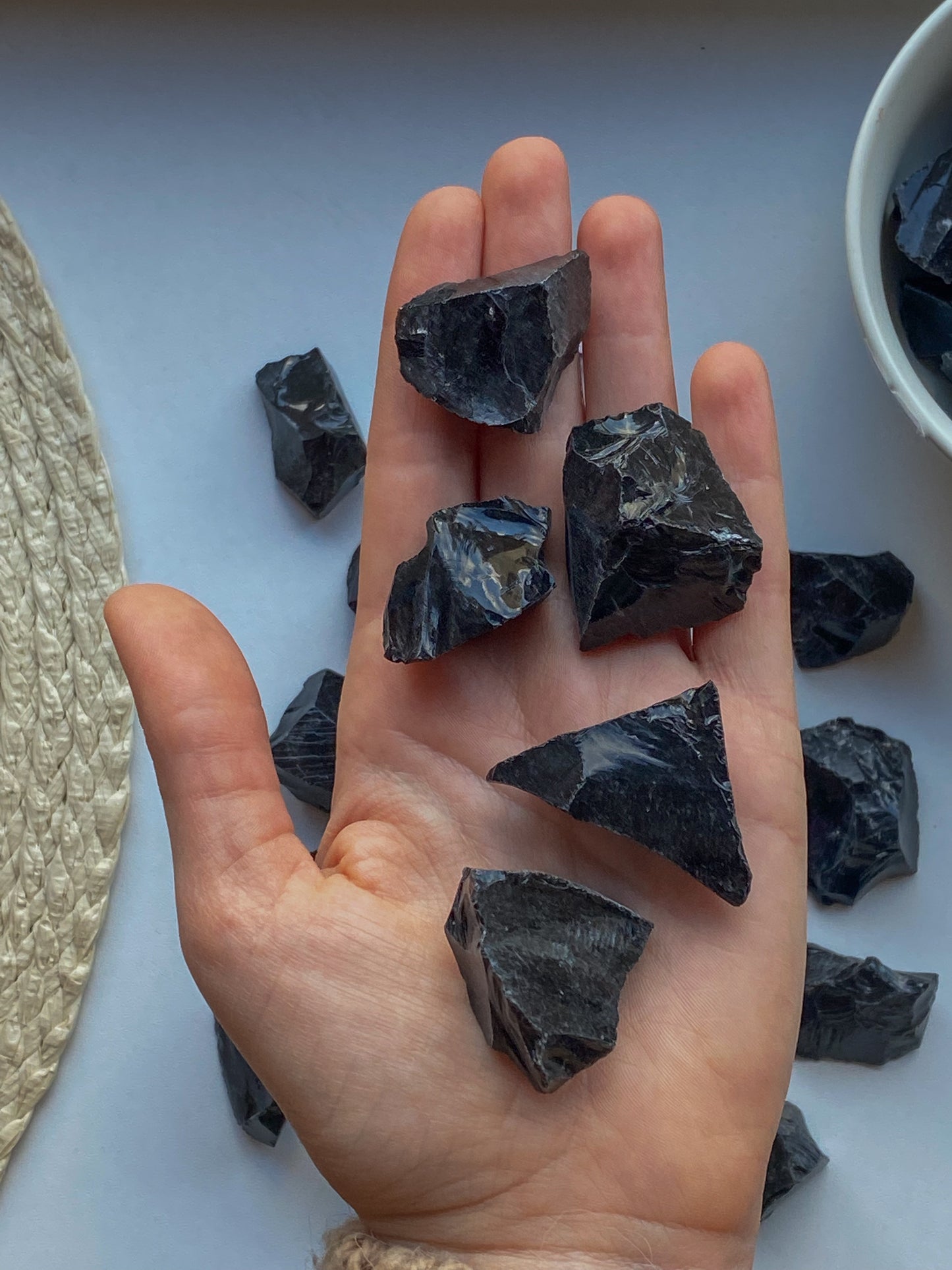 Nešlifuotas juodasis obsidianas