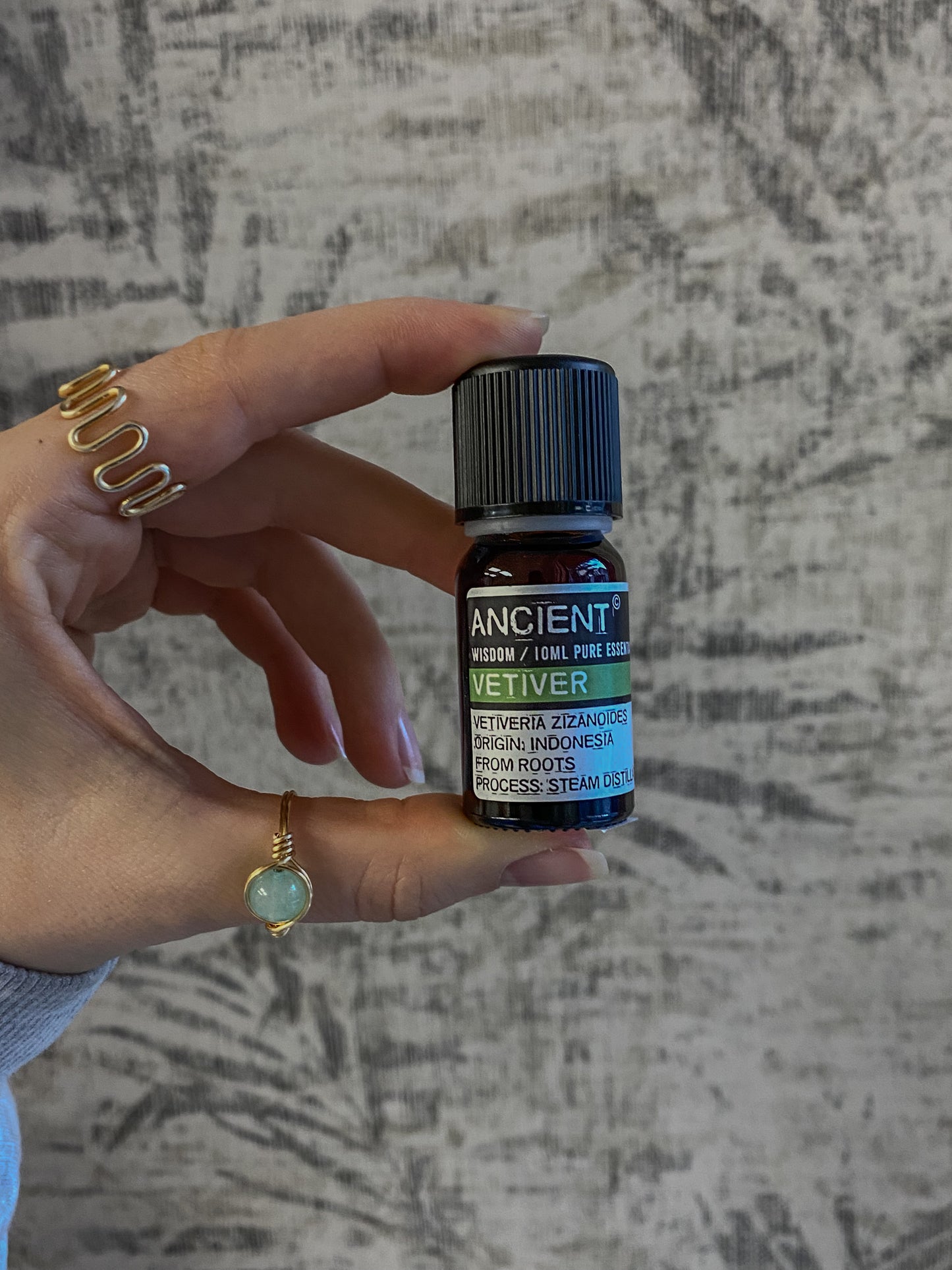 Vetiverijų eterinis aliejus