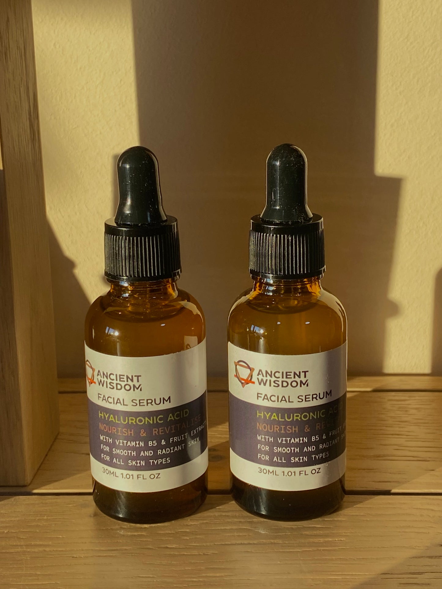 Veido serumas su hialurono rūgštimi