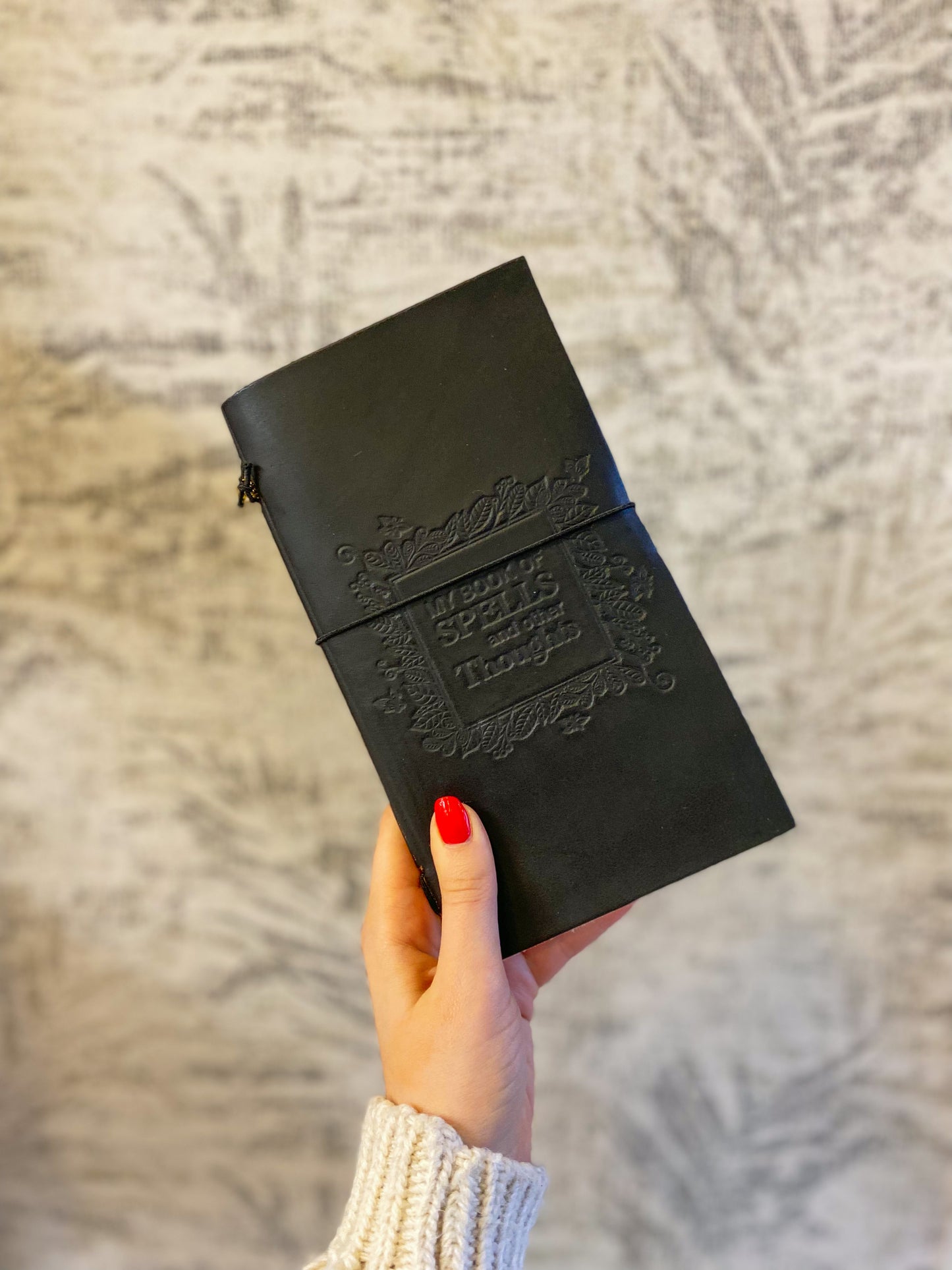 Rankų darbo odinė užrašinė “My book of spells and other thoughts”