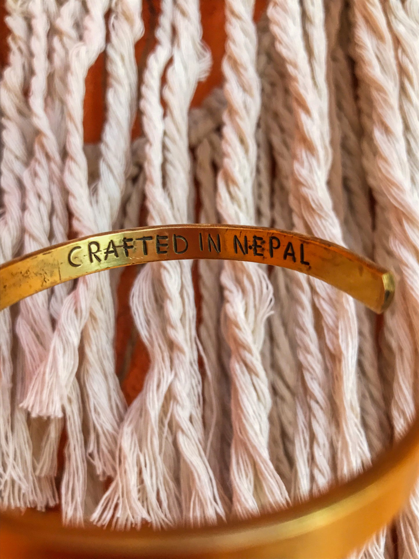 Žalvario įkvėpiančios apyrankės