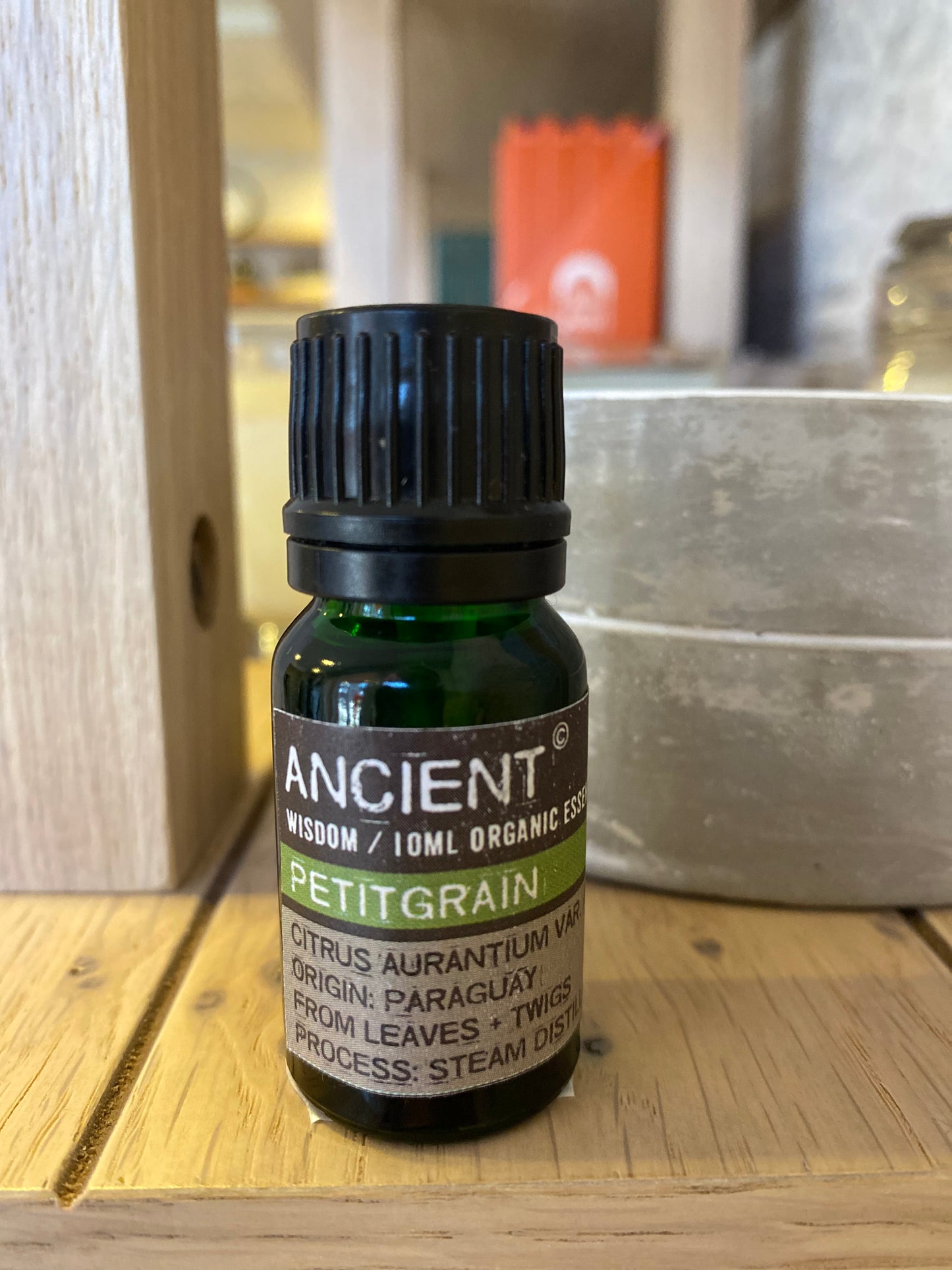 Organiškas petitgreino eterinis aliejus