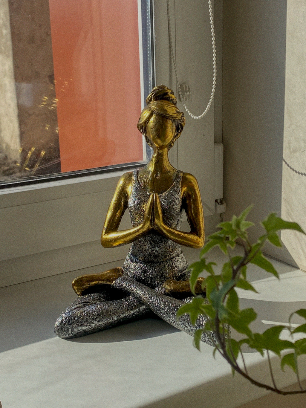 “Yoga lady” statula