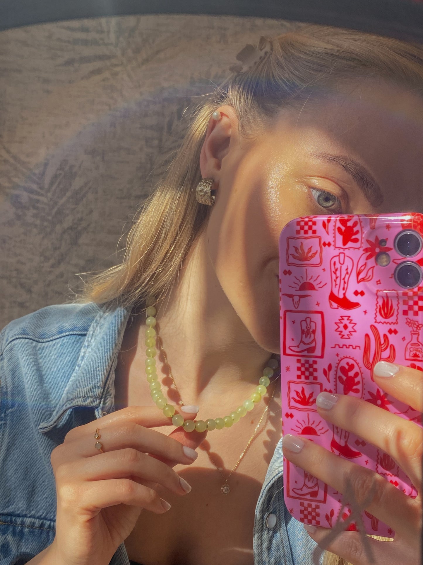 Grandinėlė puošta nefrito kristalais