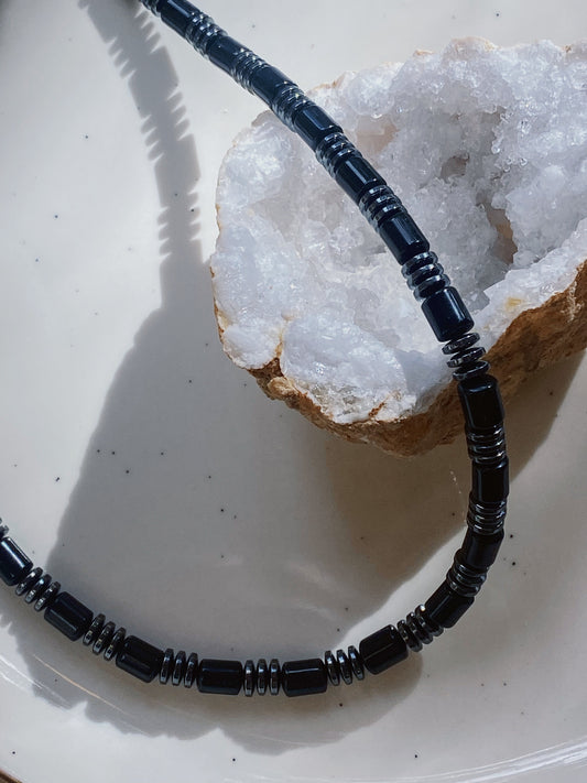 Grandinėlė su oniksu ir hematitu