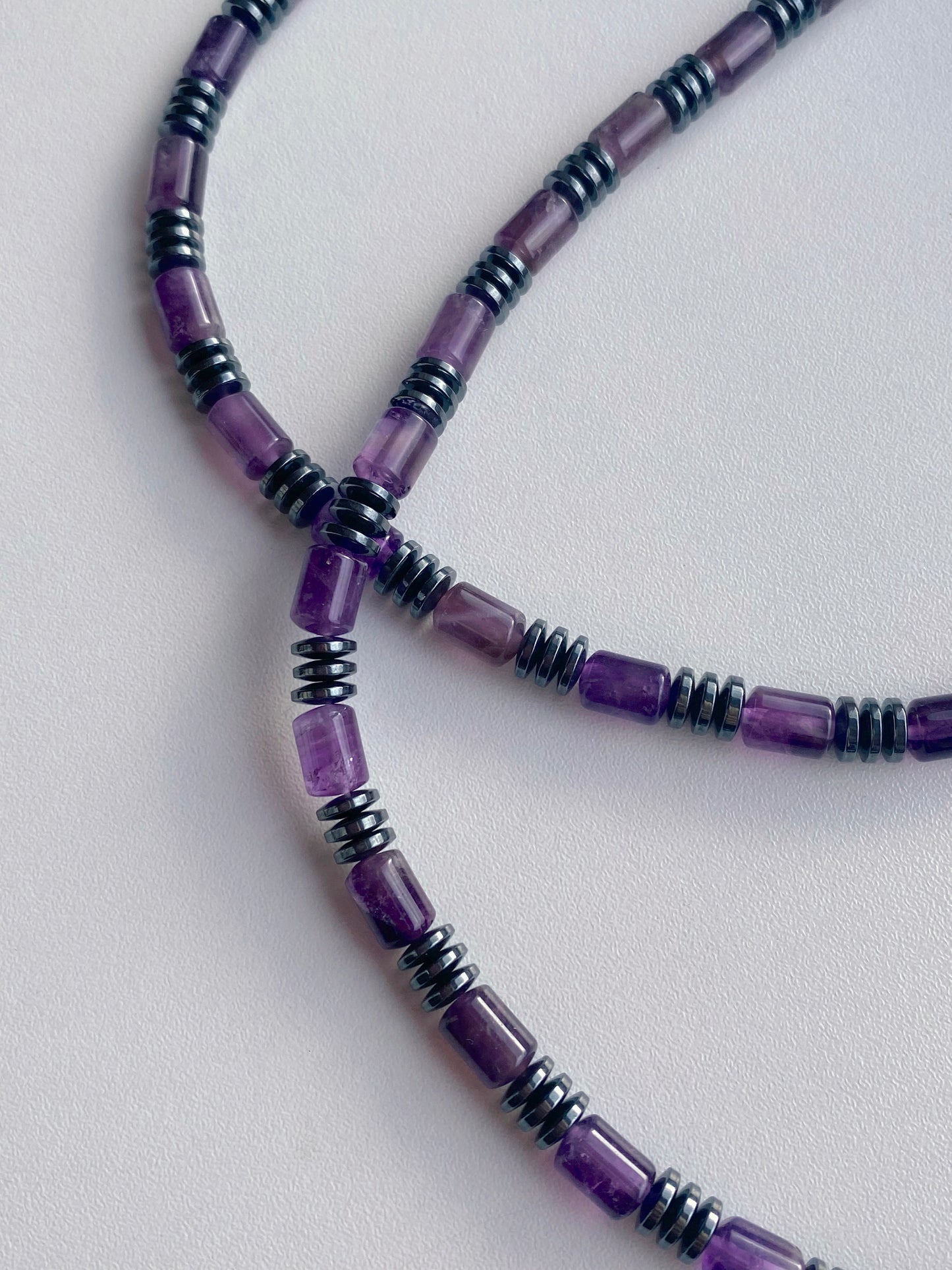 Grandinėlė su ametistu ir hematitu