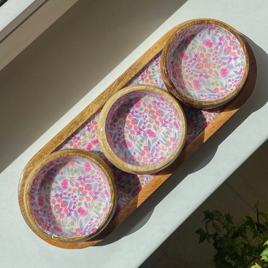 Mango medžio dubenėlių rinkinys su padėkliuku (gėlėtas)