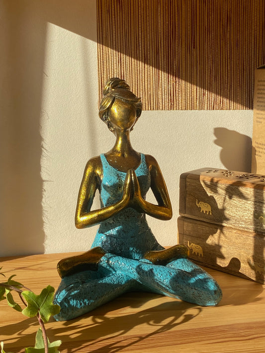 “Yoga lady” statula