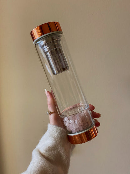 Stiklinė arbatos gertuvė su kristalais