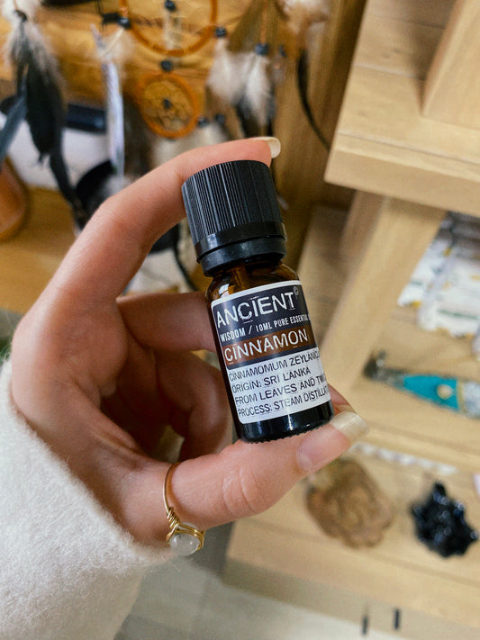 Cinamono eterinis aliejus