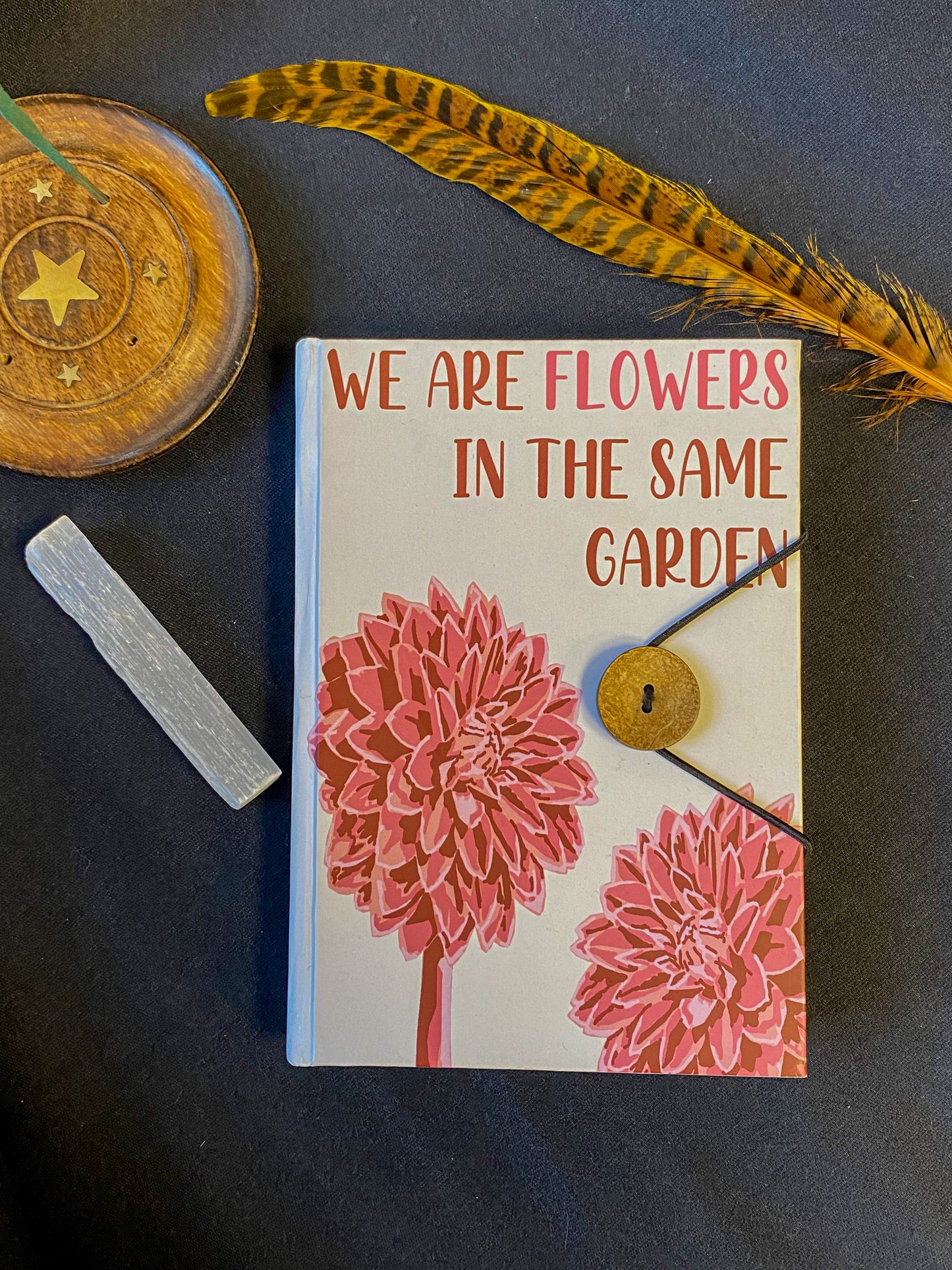 Rankų darbo užrašinė “We are flowers in the same garden”
